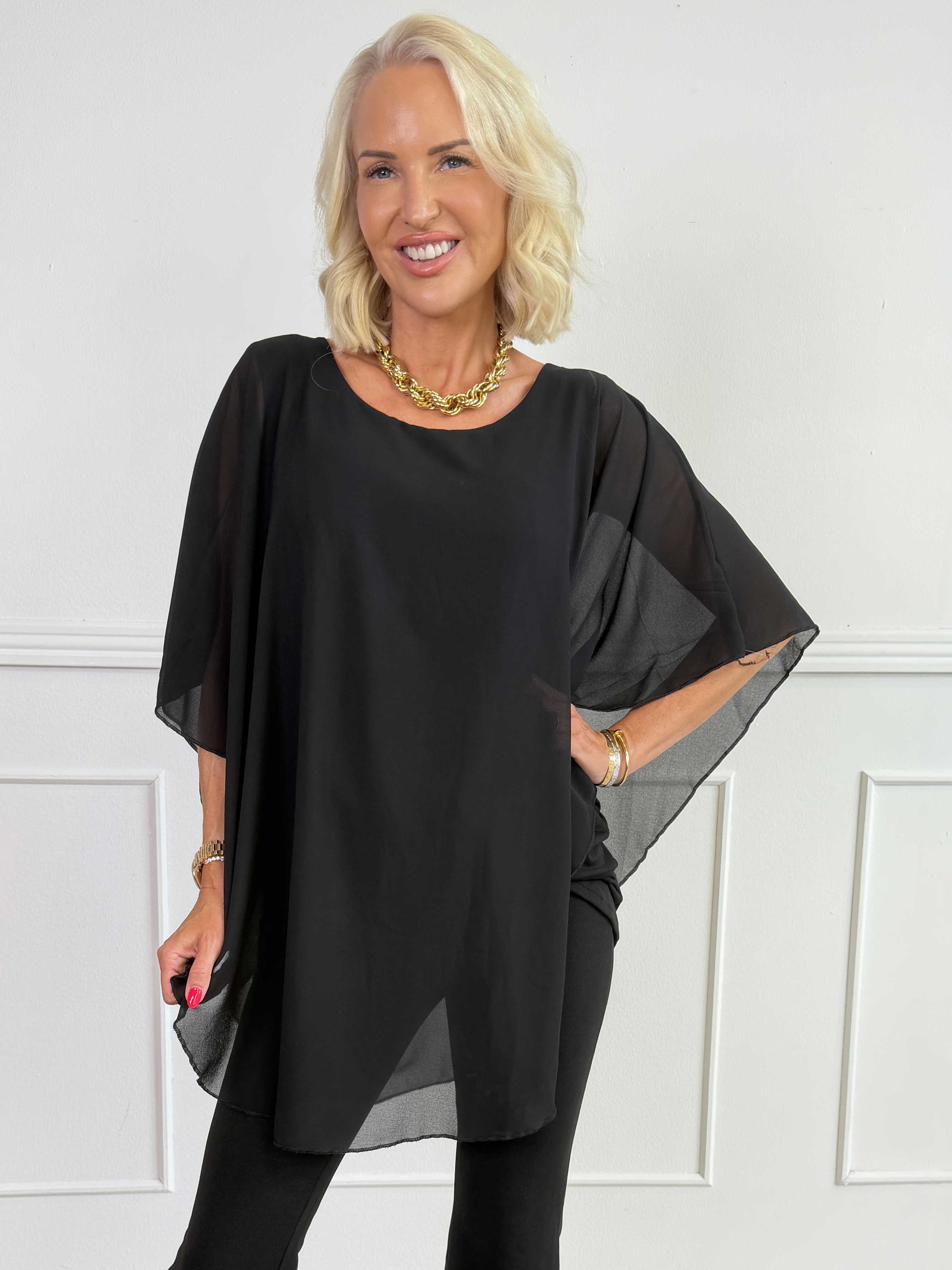 Kenya Shirt - Elegant bluse med let chiffonlag og rund udskæring